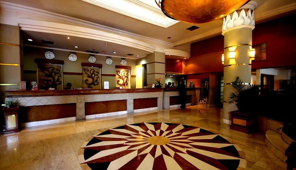 Hotel Maharadja Jakarta Exterior photo
