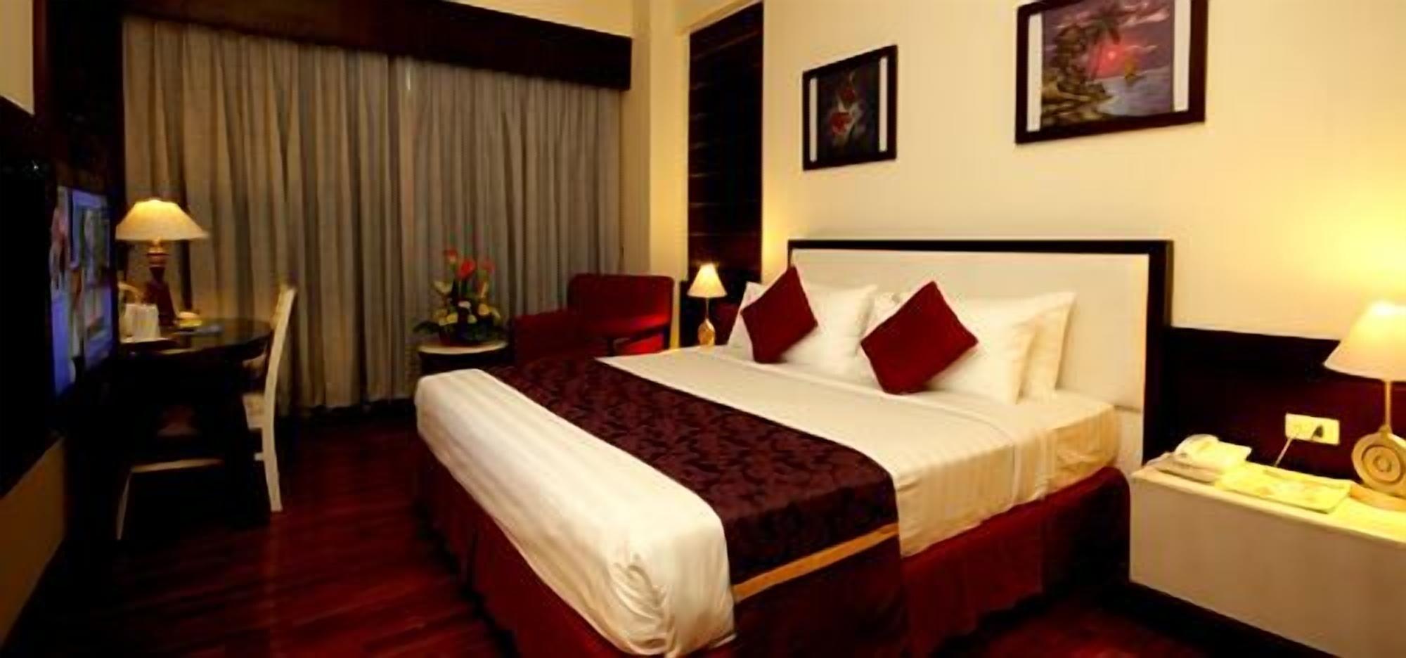 Hotel Maharadja Jakarta Exterior photo