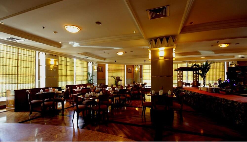Hotel Maharadja Jakarta Exterior photo