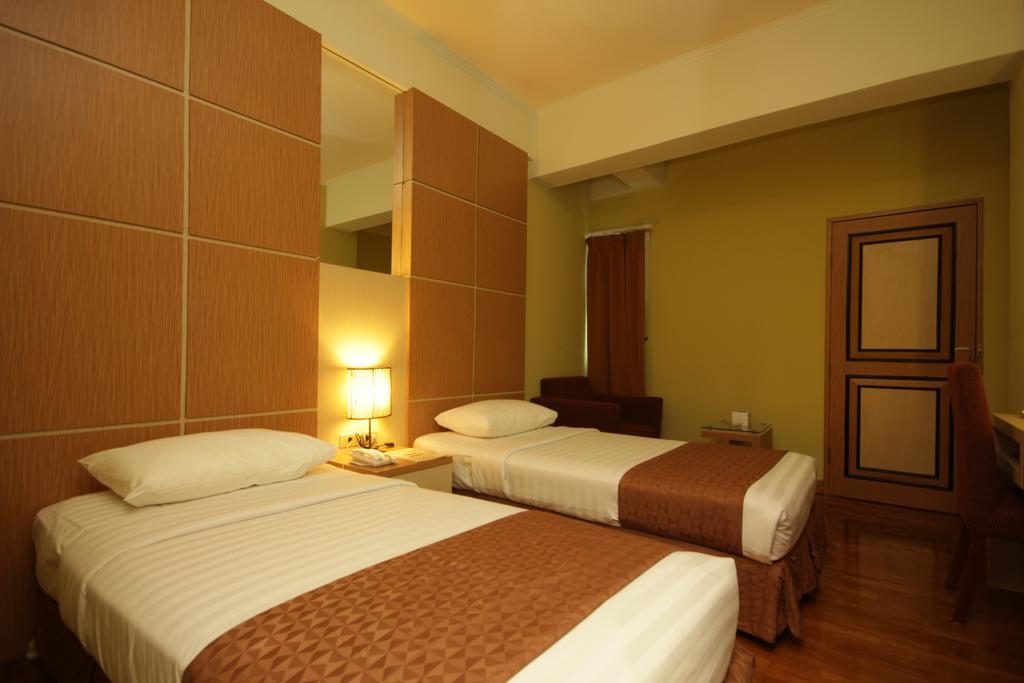 Hotel Maharadja Jakarta Exterior photo