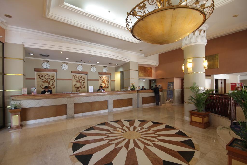 Hotel Maharadja Jakarta Exterior photo