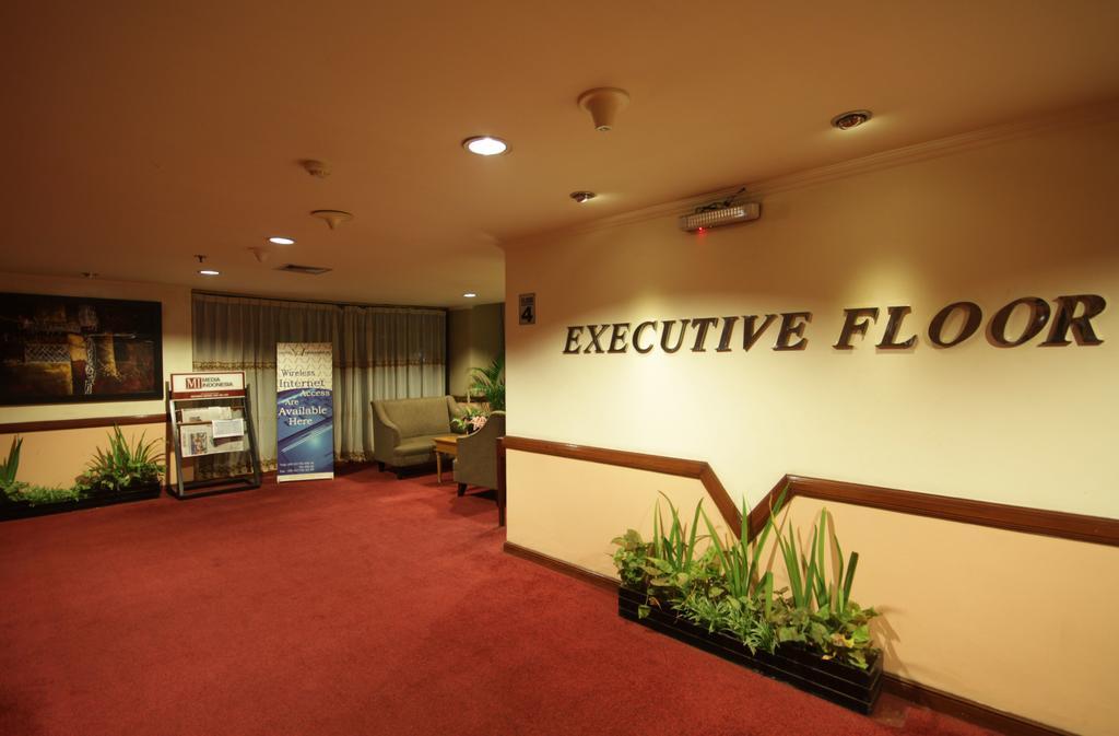 Hotel Maharadja Jakarta Exterior photo
