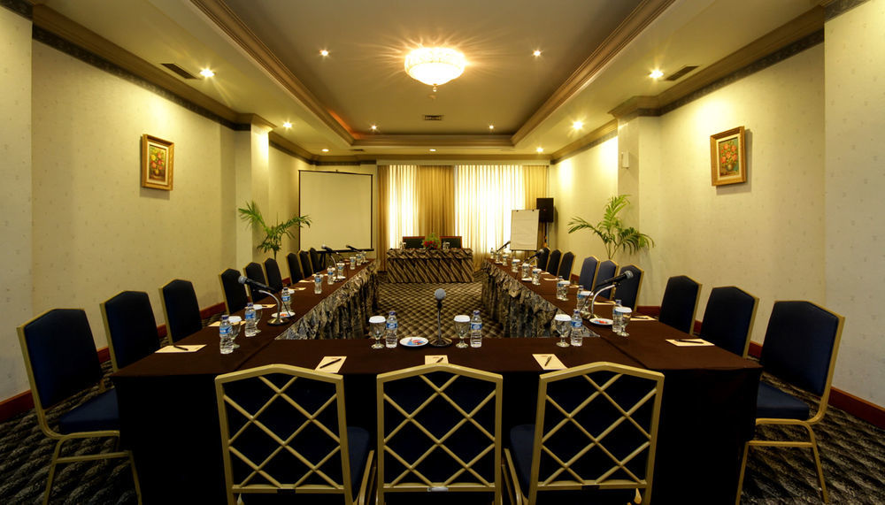 Hotel Maharadja Jakarta Exterior photo
