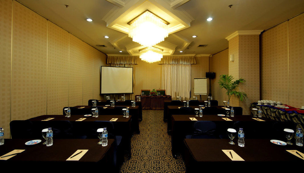 Hotel Maharadja Jakarta Exterior photo